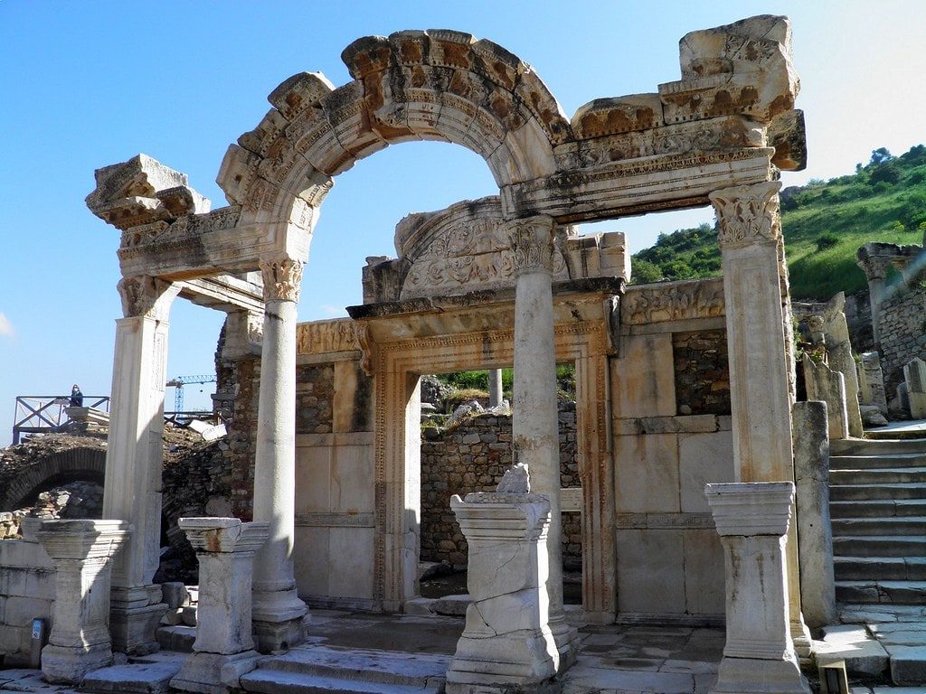 Hadrian Tapınağı
